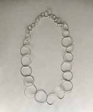 Load image into Gallery viewer, Seraglio Circle Necklace